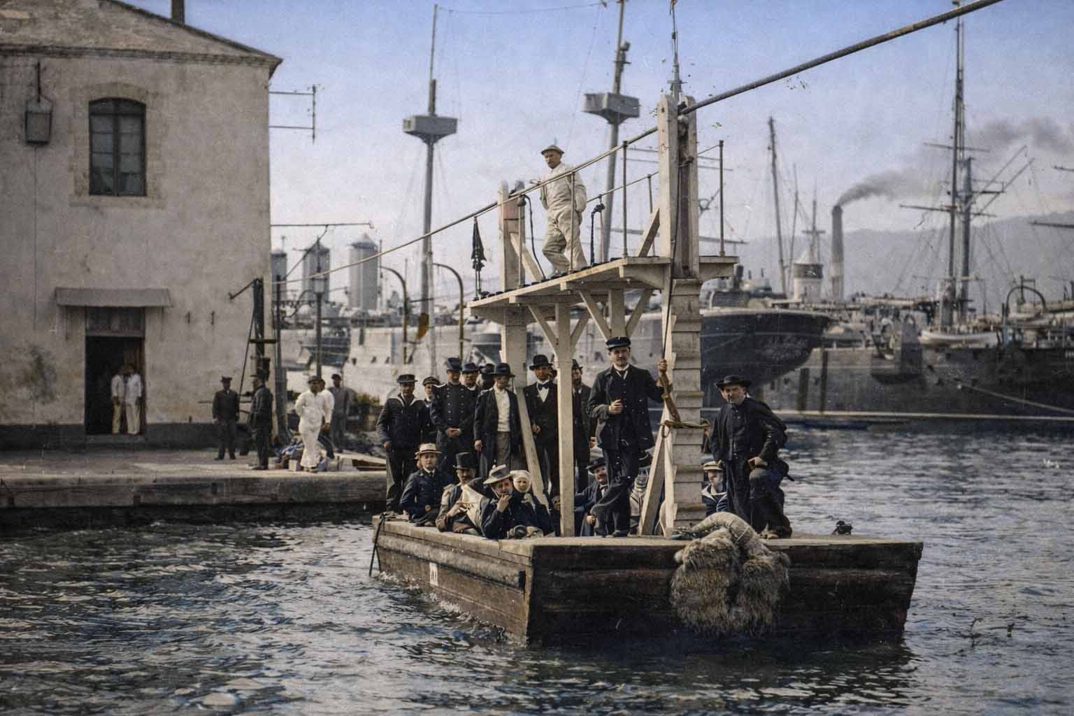 Montage d’images anciennes de Toulon restaurées et colorisées avec l’intelligence artificielle pour le projet Revoir Toulon l'arsenal