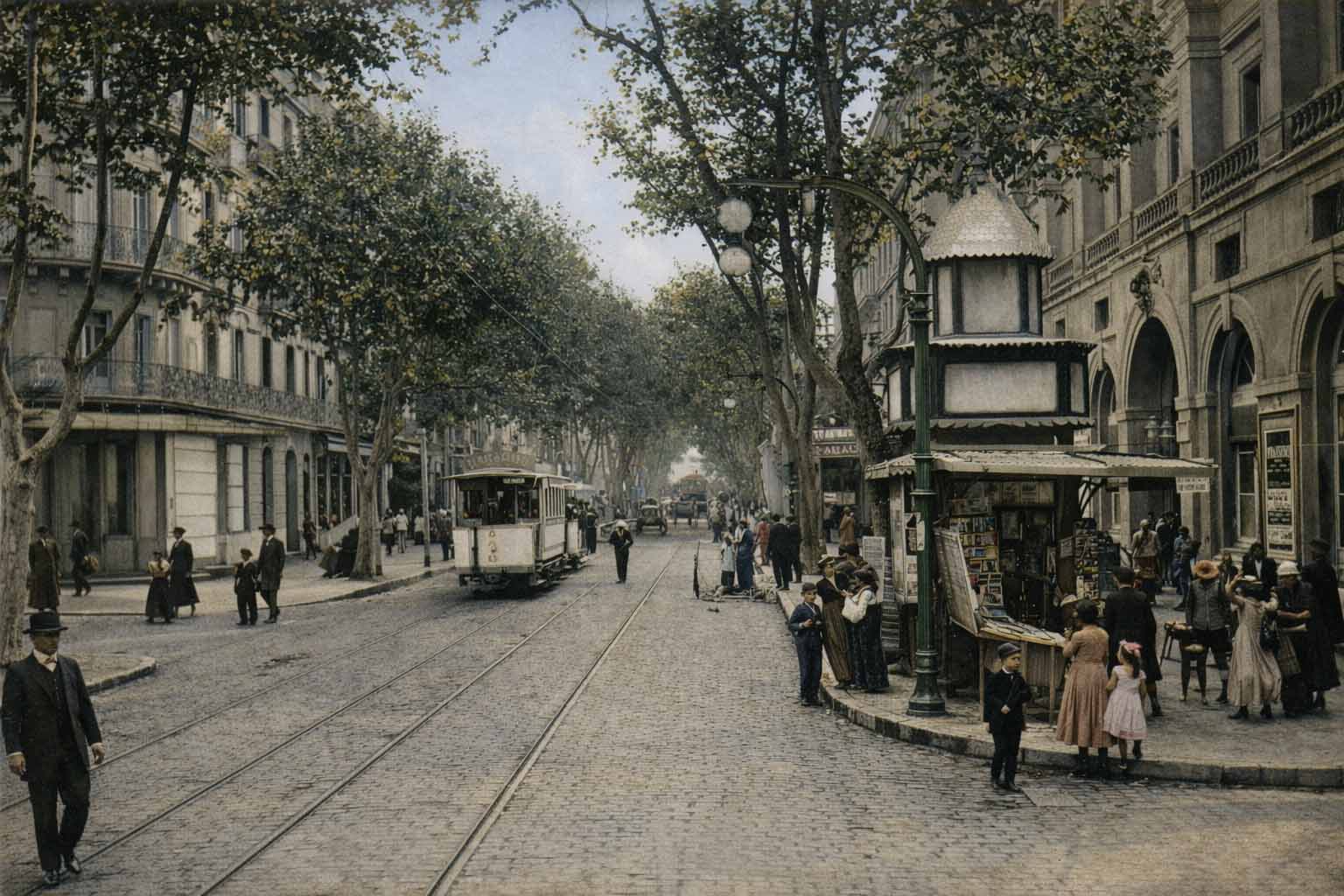 Vidéo d'images anciennes de Toulon restaurées, colorisées et animées grâce à l’intelligence artificielle dans le cadre du projet Revoir Toulon.